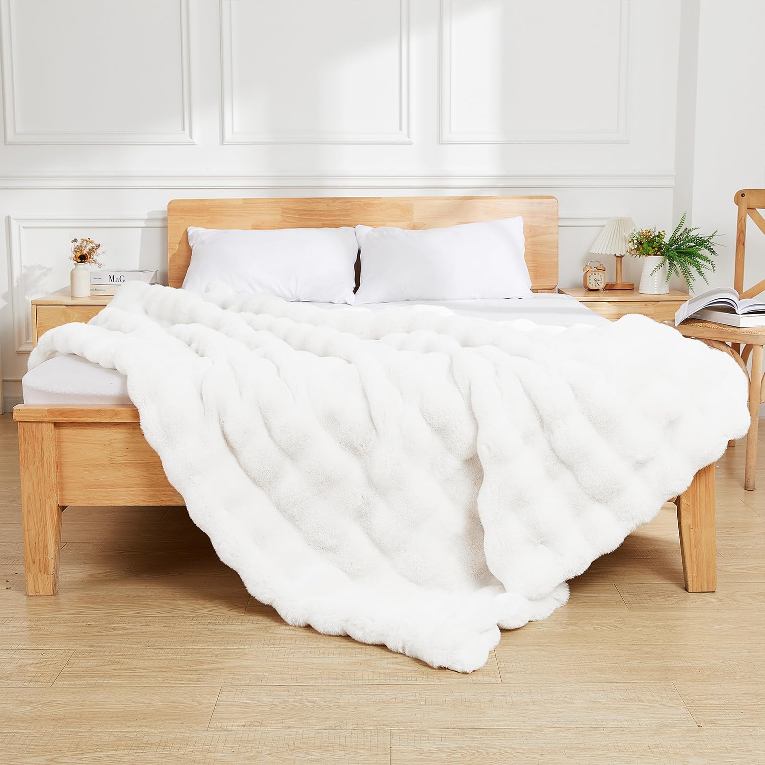 White Faux Fur Throw Blanket Cozy Bubble Blanket Soft Fuzzy Thick 