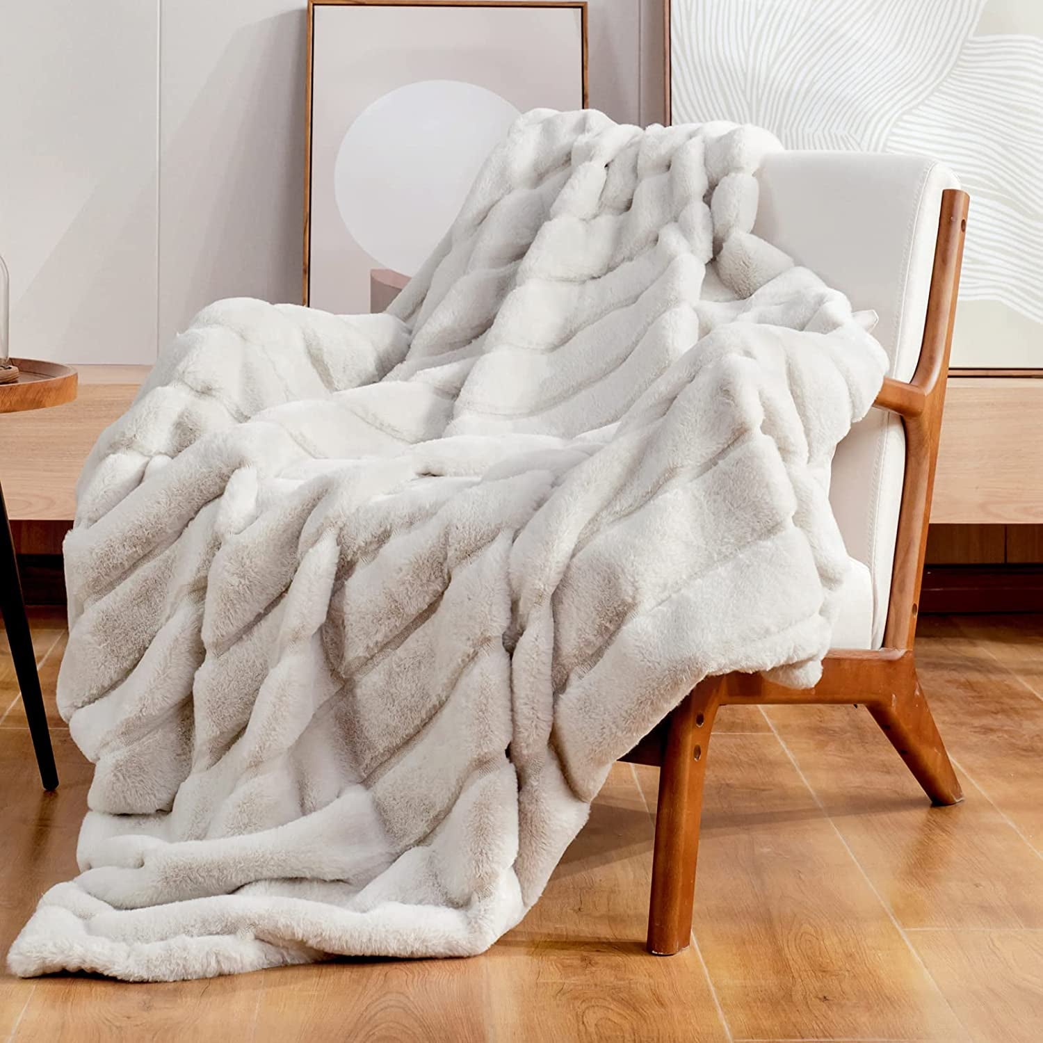 Faux Fur Throw Blanket for Couch, Cozy Soft Plush Thick Winter Blanket for Sofa Bedroom Living Room, 50 * 60 Inches Beige