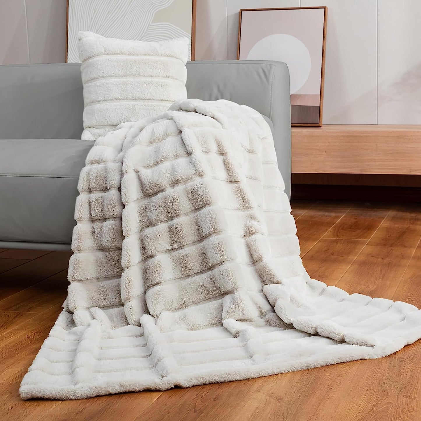 Faux Fur Throw Blanket for Couch, Cozy Soft Plush Thick Winter Blanket for Sofa Bedroom Living Room, 50 * 60 Inches Beige